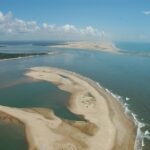 Redução do fluxo dos rios e aumento do nível do mar ameaçam praias no país