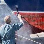Poluente proibido há décadas continua circulando na costa brasileira e desafia acordos internacionais